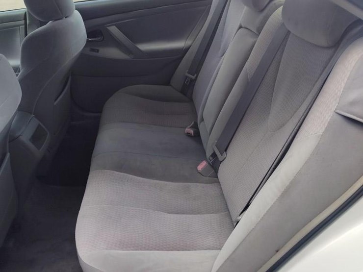 2011-toyota-camry-runs/moves-base-image-5