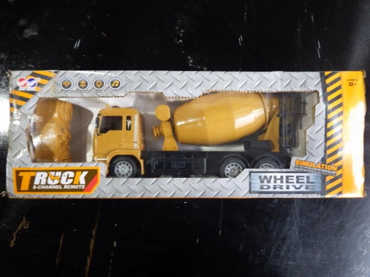 sklp-mixer-truck-toy-image-3