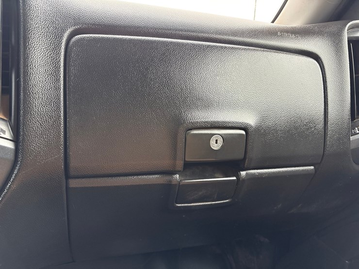 2016-chevrolet-3500-image-23