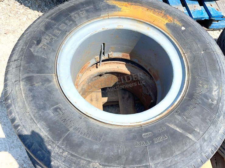 8--8.25r15-trailer-tires-on-split-steel-rims-for-low-boy-semi-trailer-image-6