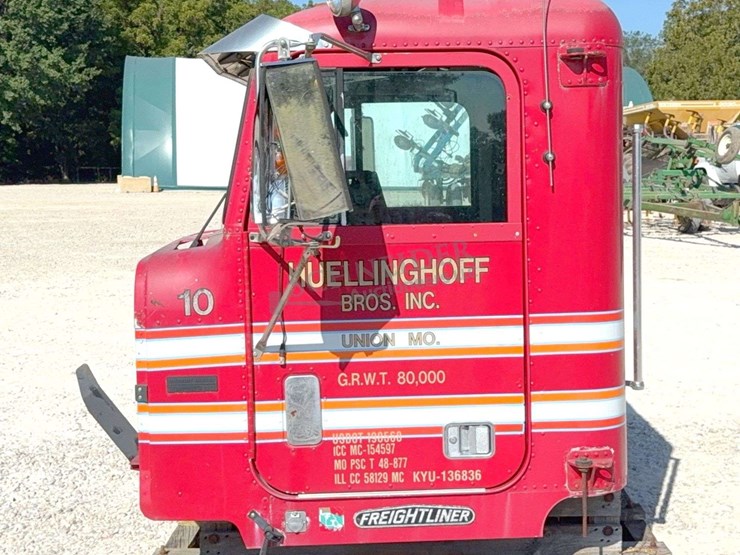 cab-off-of-1994-freightliner-truck-image-4