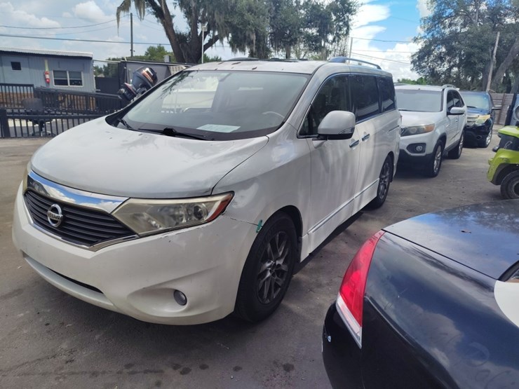 2013-nissan-quest-image-2