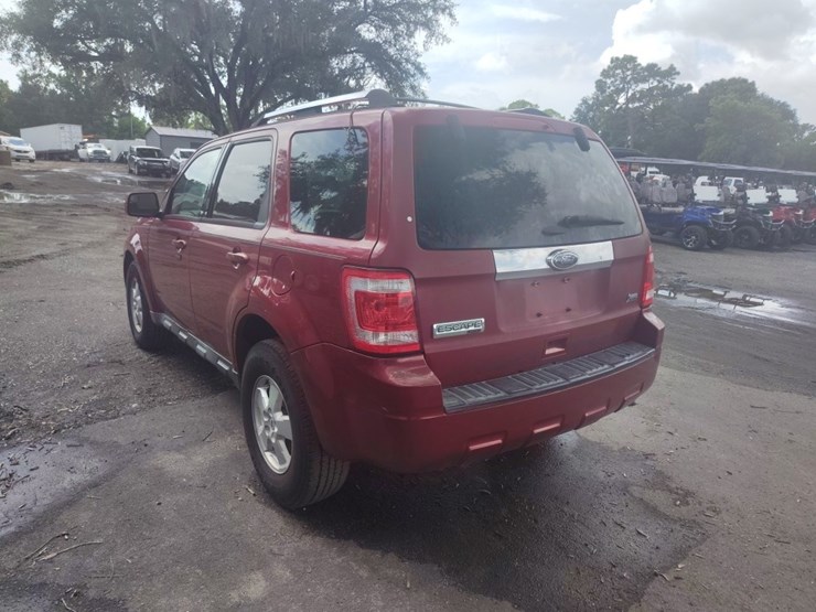 2011-ford-escape-image-3