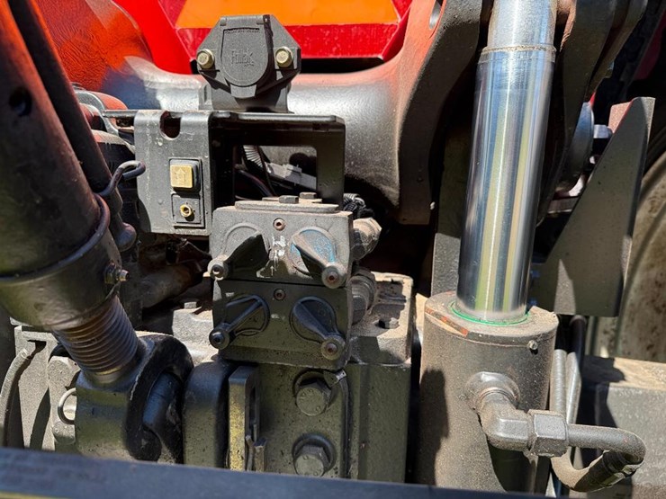case-ih-mx270-image-45