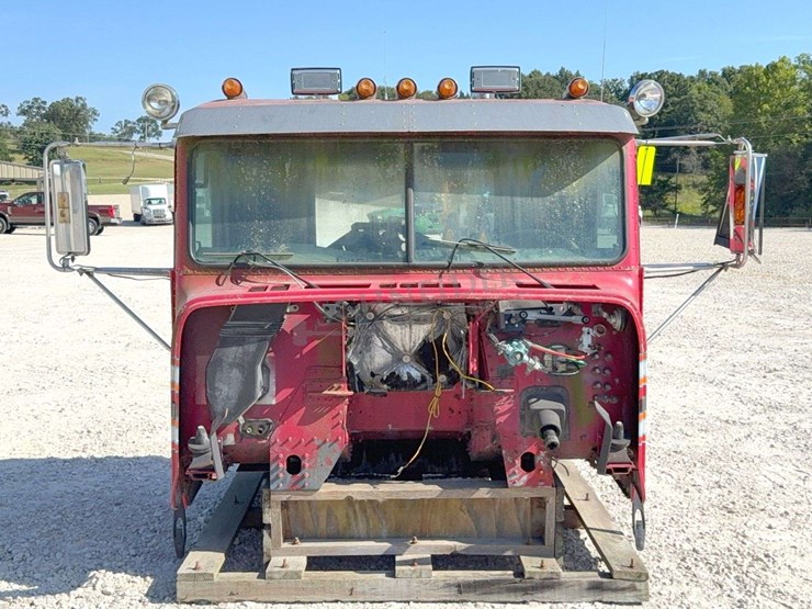 cab-off-of-1994-freightliner-truck-image-8
