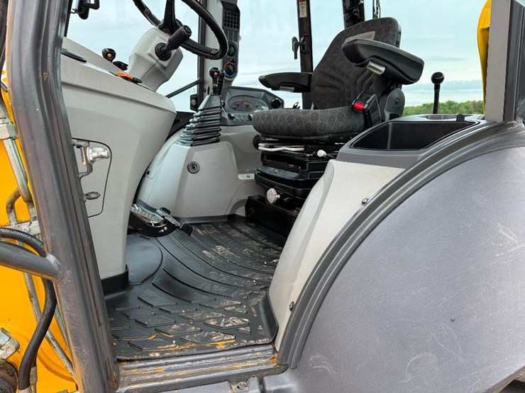 new-holland-b75d-image-42