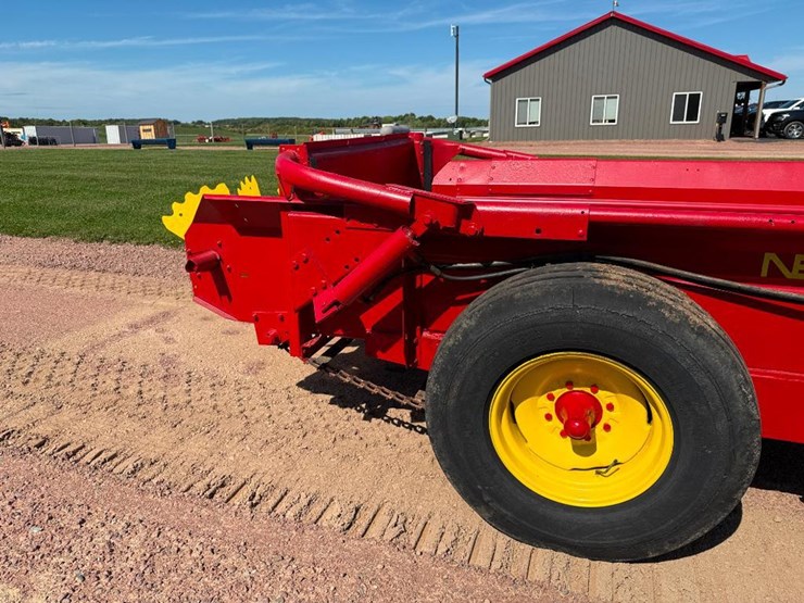 new-holland-520-image-8