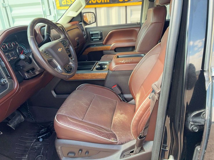 2015-chevrolet-silverado-1500-high-country-image-30