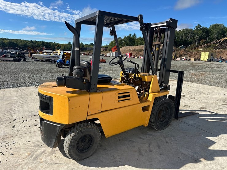 #5597-•-komatsu-fd25-7-forklift-image-5