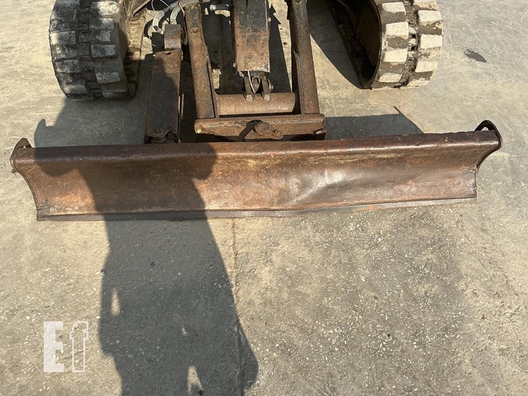 2010-caterpillar-303.5c-cr-image-12