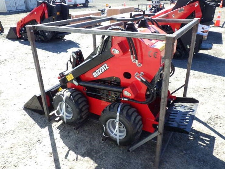 2026-sdlool-323tz-skid-steer-loader-image-2