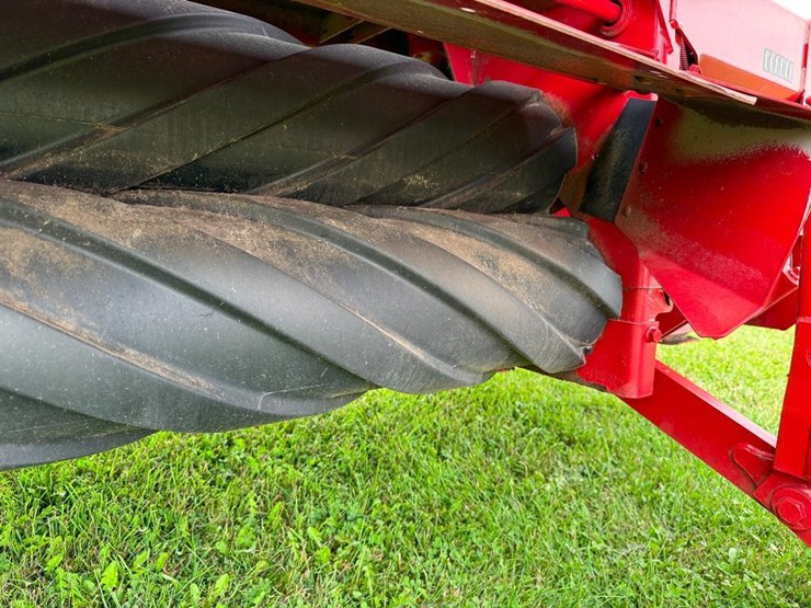 2013-new-holland-h7460-image-25