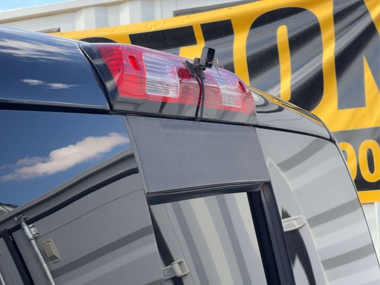 2015-chevrolet-silverado-1500-high-country-image-22