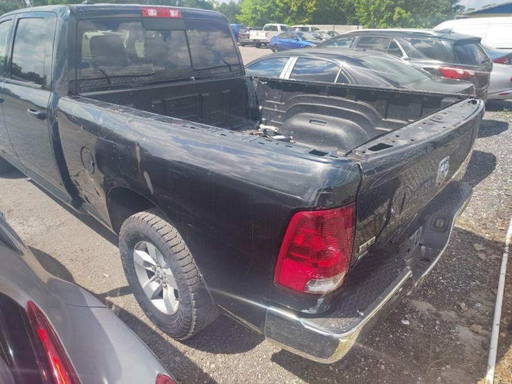 2019-ram-1500-classic-image-3