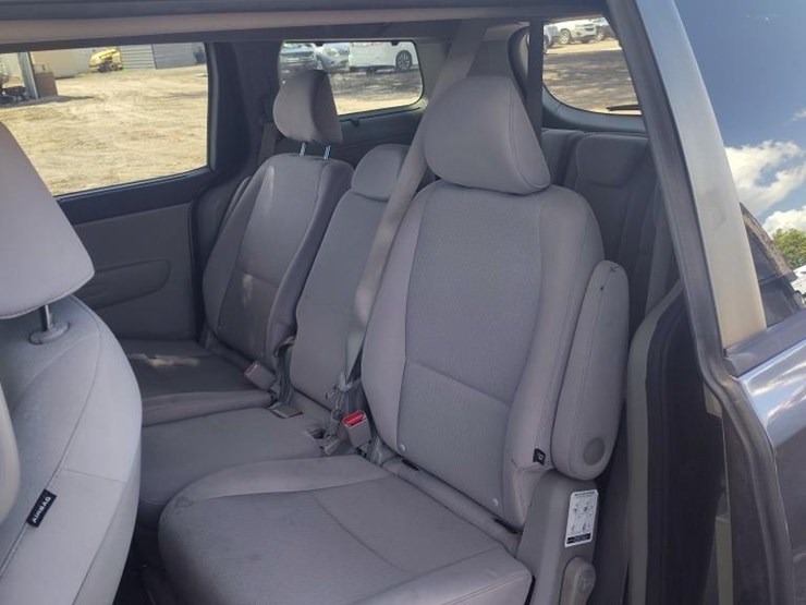2016-kia-sedona-image-5