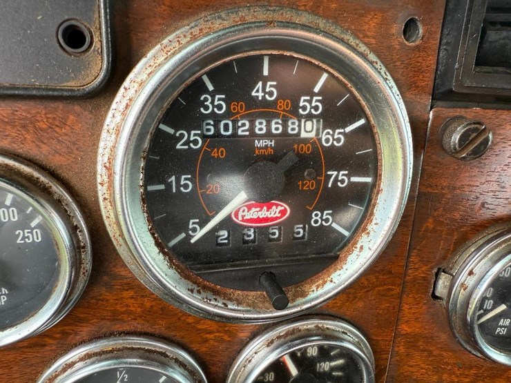 1996-peterbilt-378-image-68
