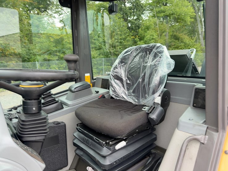 2021-volvo-l20h-image-21