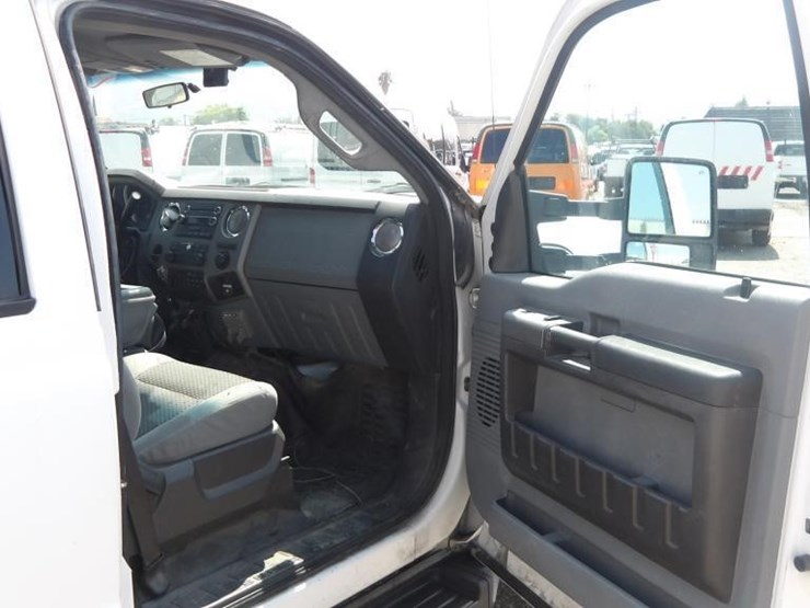 2011-ford-f550-image-17