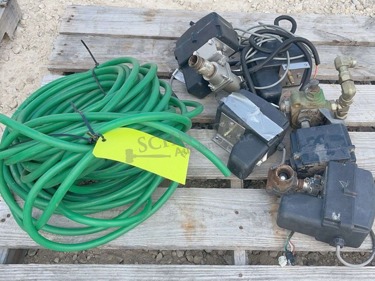 group-of-anhydrous-applicator-parts-image-5
