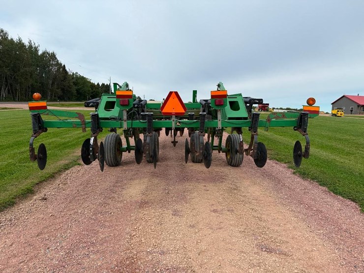 john-deere-2700-image-5