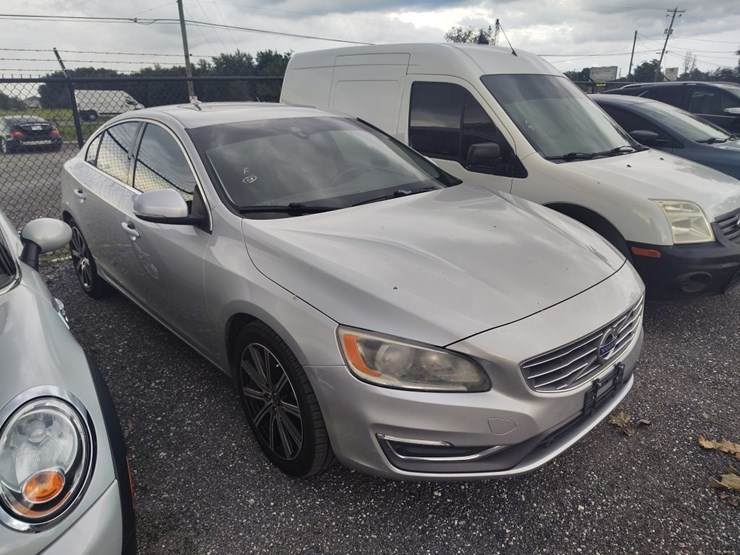 2016-volvo-s60-runs/moves-t5-drive--image-1