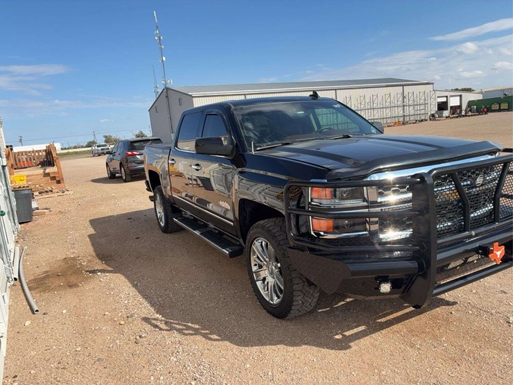 2015-chevrolet-silverado-1500-high-country-image-2