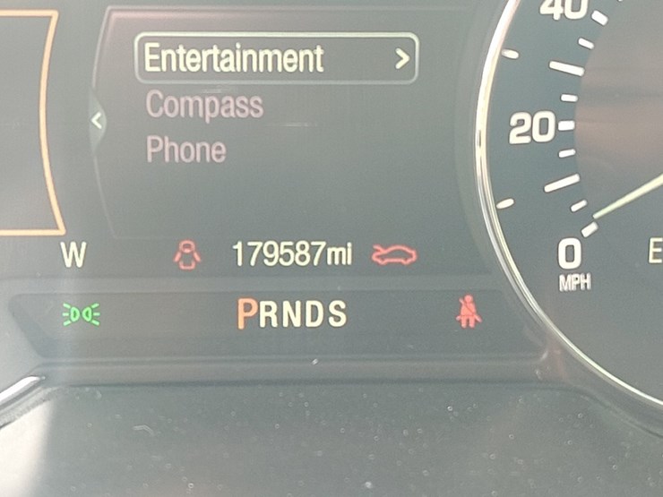 2014-lincoln-mkz-runs/moves-base-image-10