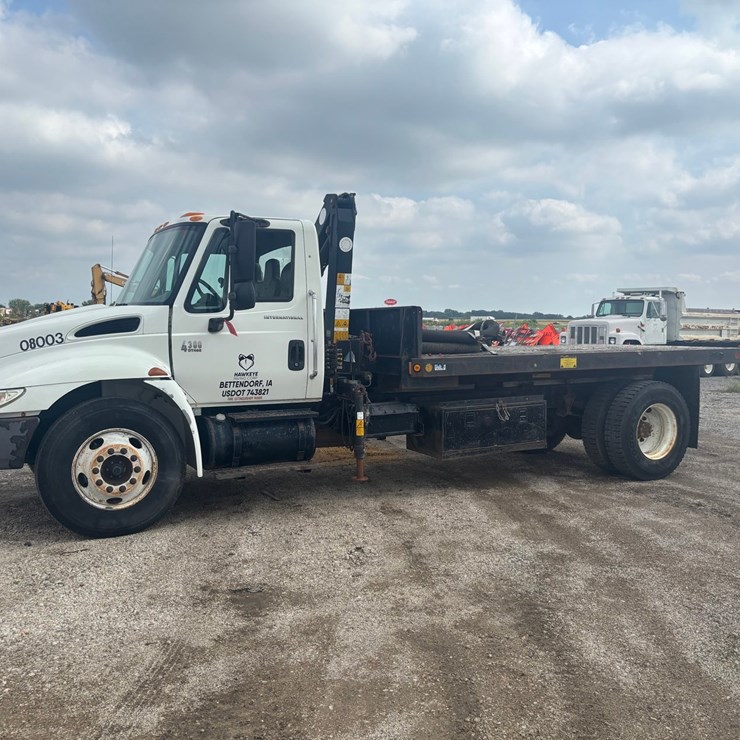 2002 INTERNATIONAL DURASTAR 4300