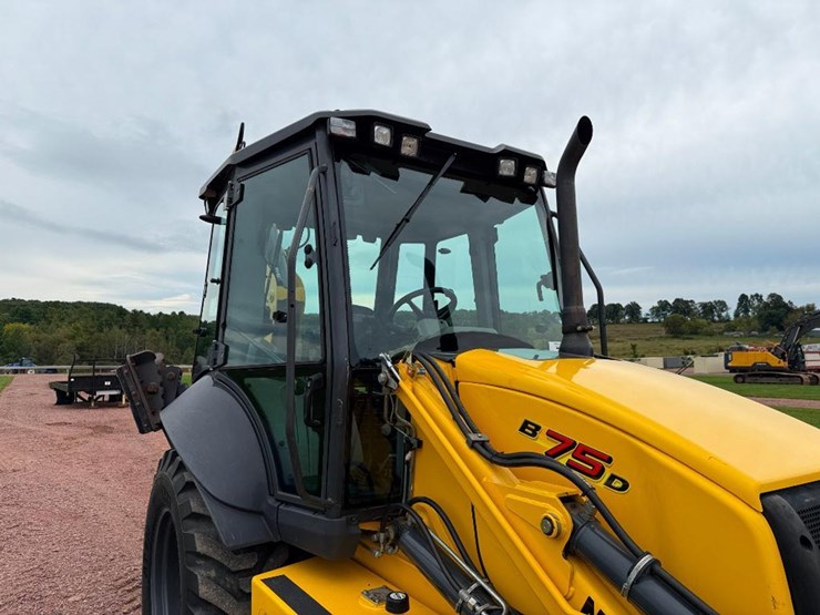 new-holland-b75d-image-12