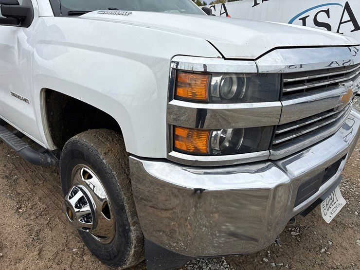 2016-chevrolet-3500-image-61