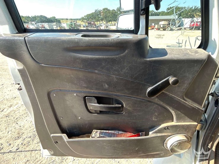 2014-international-durastar-4300-image-10