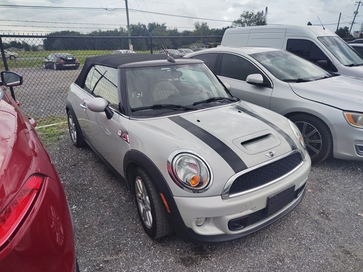 2013-mini-convertible-runs/moves-cooper-s-image-1