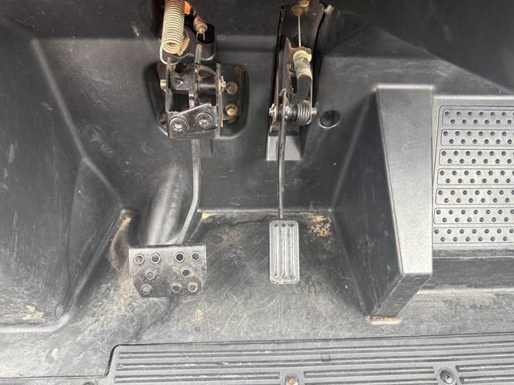 2014-honda-pioneer-700-image-33