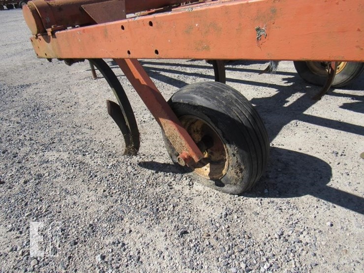 massey-ferguson-129-image-3