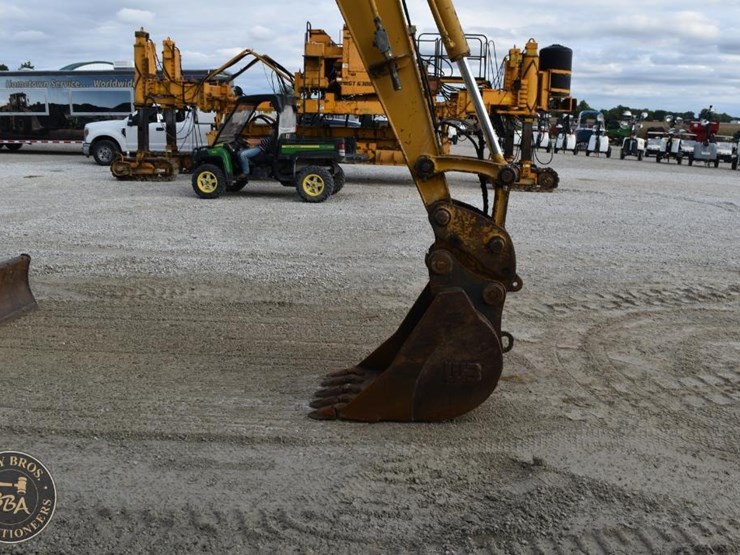 2010-komatsu-pc88mr-8-image-12