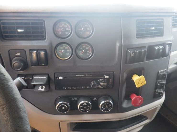 2019-peterbilt-579-image-22