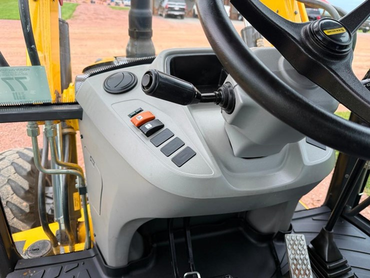 new-holland-b75d-image-51