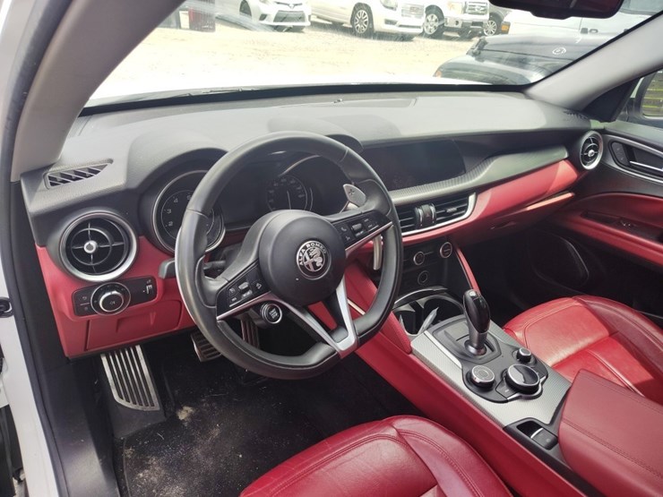 2018-alfa-rome-stelvio-runs/moves-sport-image-7