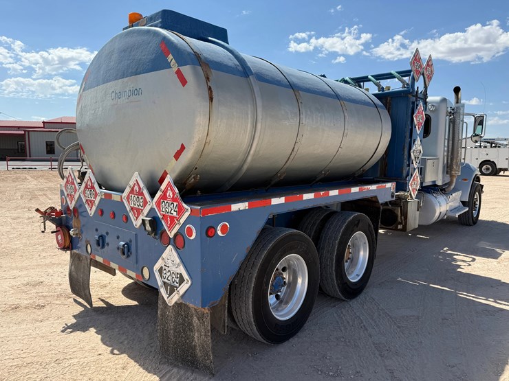 2016-peterbilt-348-image-8