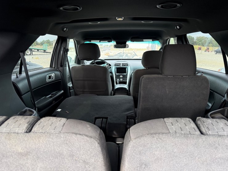 2012-ford-explorer-xlt-image-16