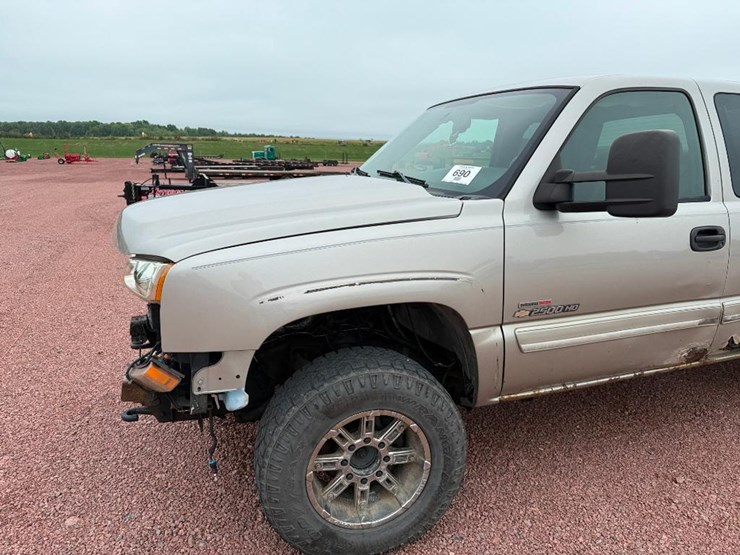 2005-chevrolet-2500hd-image-16