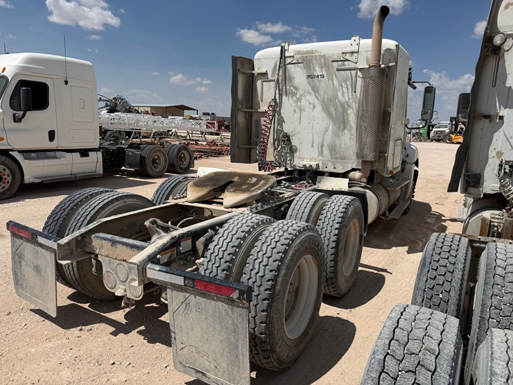 2007-freightliner-columbia-120-image-5