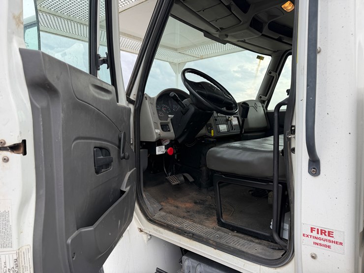 2012-international-durastar-4300-image-9