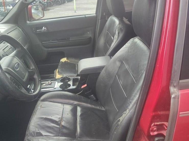 2011-ford-escape-image-6
