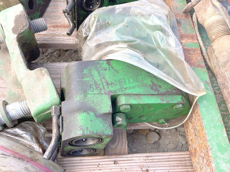 group-of-misc.-jd-tractor-parts-image-7