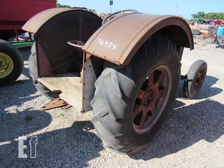 fordson-tractor-76934-image-9