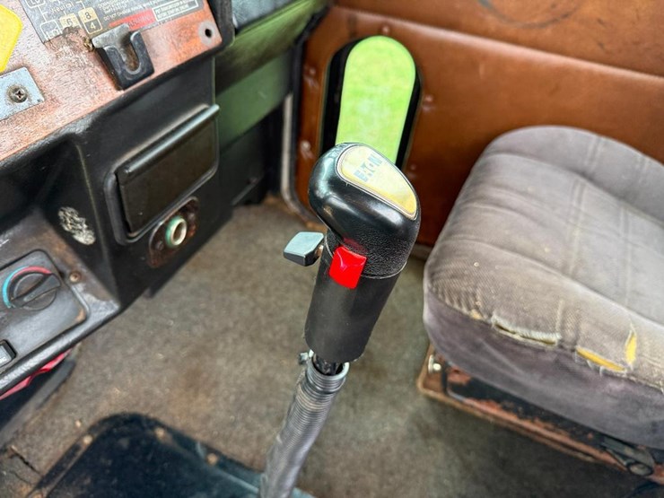 1996-peterbilt-378-image-58