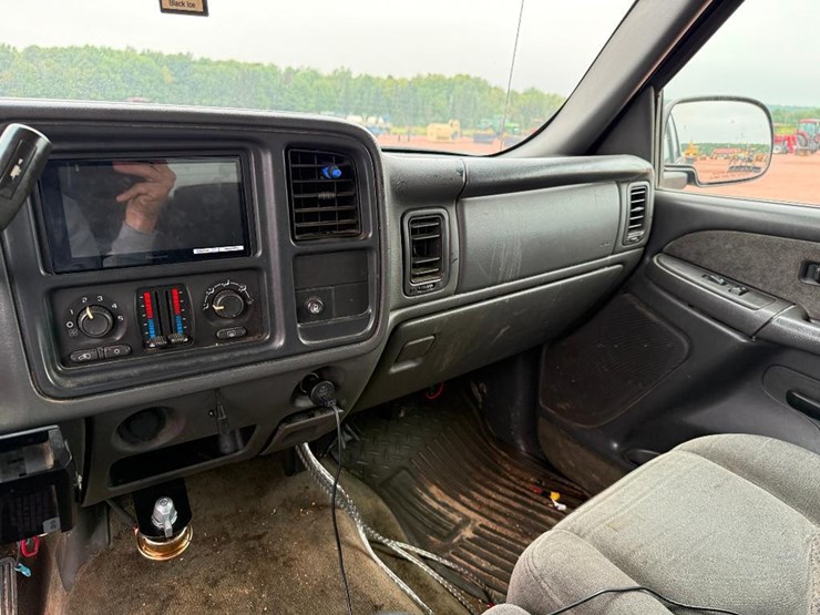 2003-chevrolet-2500hd-image-37