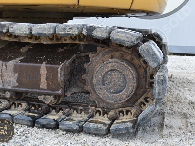 2010-komatsu-pc88mr-8-image-34
