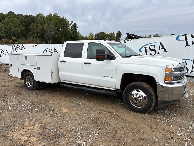 2016-chevrolet-3500-image-42